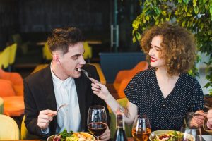 9 things lower-middle-class people do at restaurants that reveal more than they think