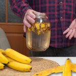 Banana peel and vinegar : why gardeners swear by this surprising mix
