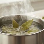 Boiling bay leaves at home : what are the benefits and why should you try it