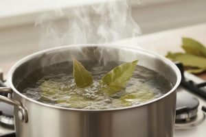 Boiling bay leaves at home : what are the benefits and why should you try it