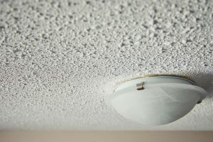 Goodbye popcorn ceilings : an easy DIY method