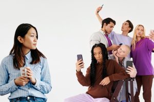 What psychology reveals about choosing silence in group settings