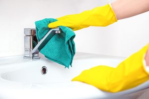 No vinegar, no baking soda : the best way to remove limescale from faucets and toilets